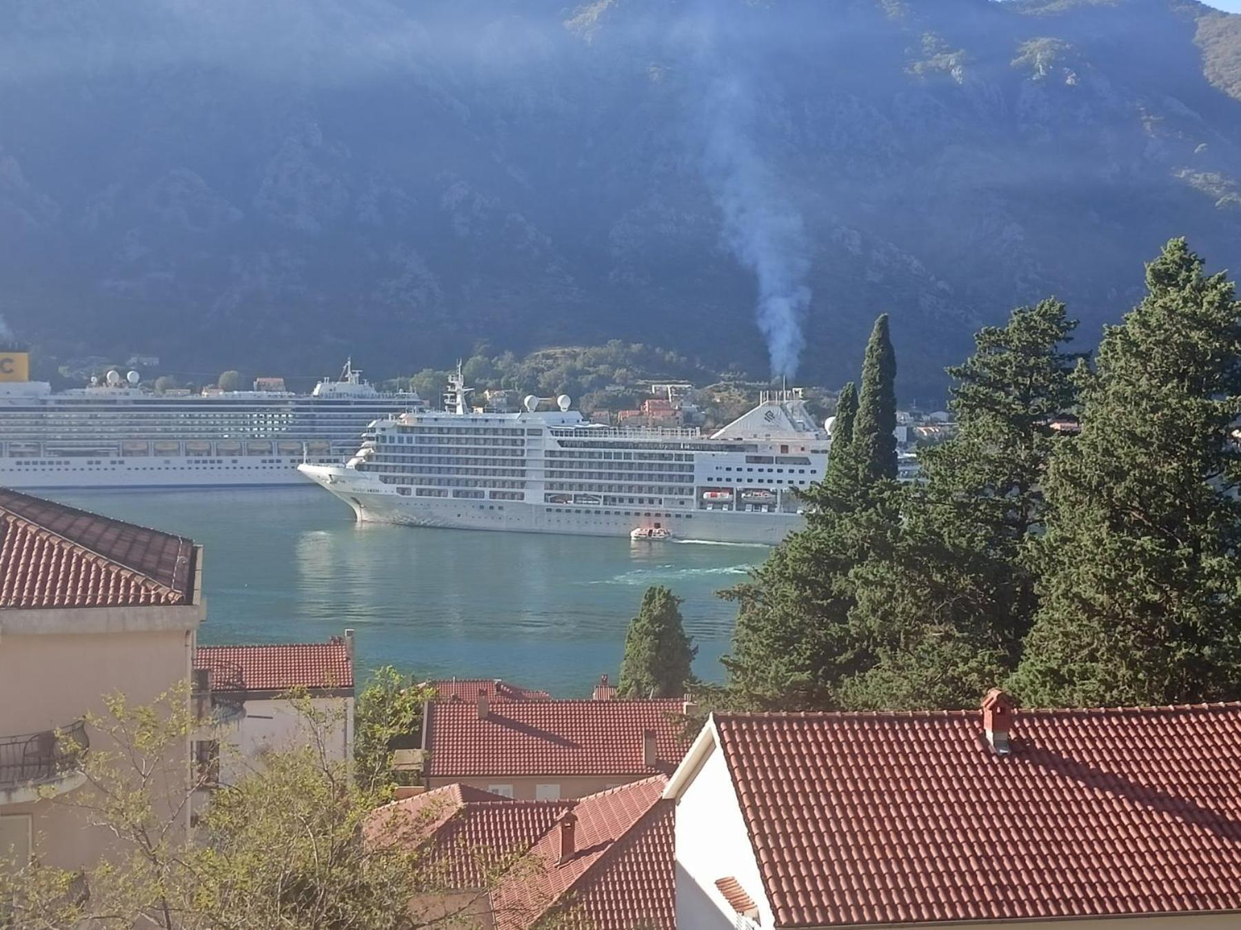 Bay View Apartments Kotor Exteriör bild